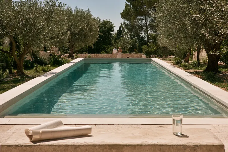 Choisir et acheter sa piscine : enterrée, hors-sol, coque, béton ou kit ?